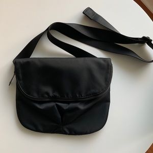 Lululemon black crossbody bag